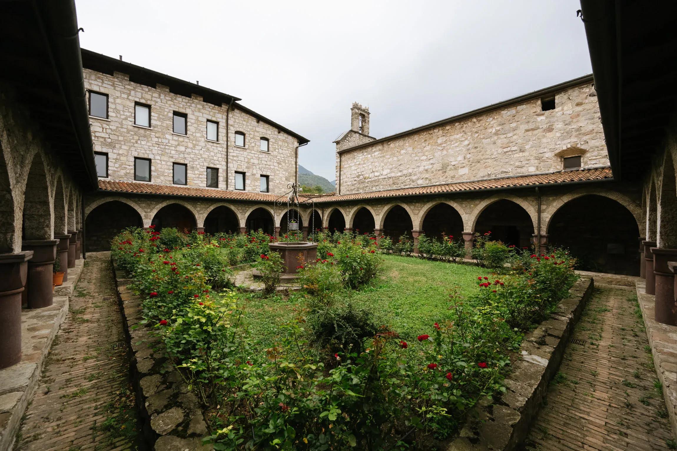 eremo-dei-santi-pietro-e-paolo-bienno-vista-natura-giardino-oltrebrescia