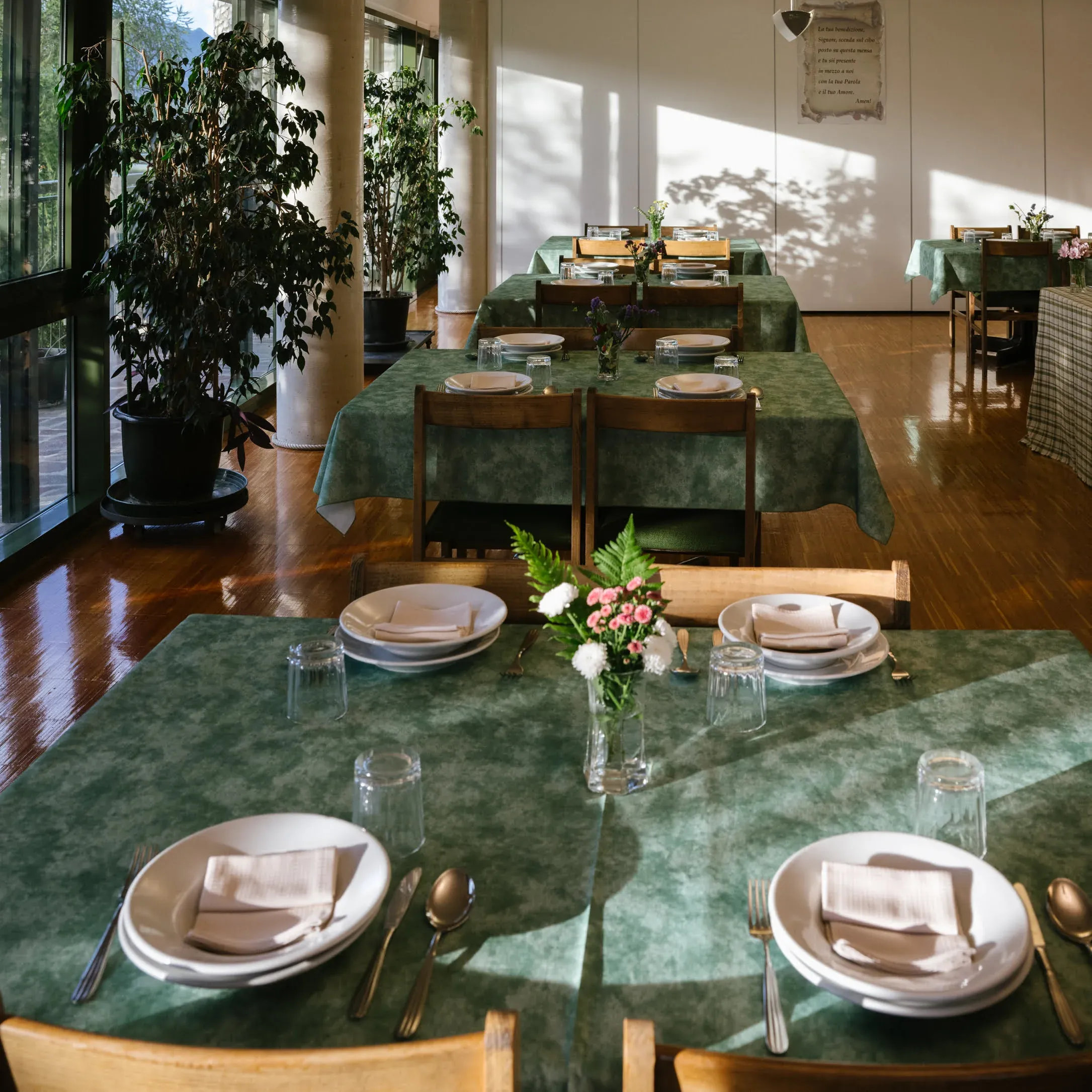 eremo-di-montecastello-sala-tavoli-oltrebrescia