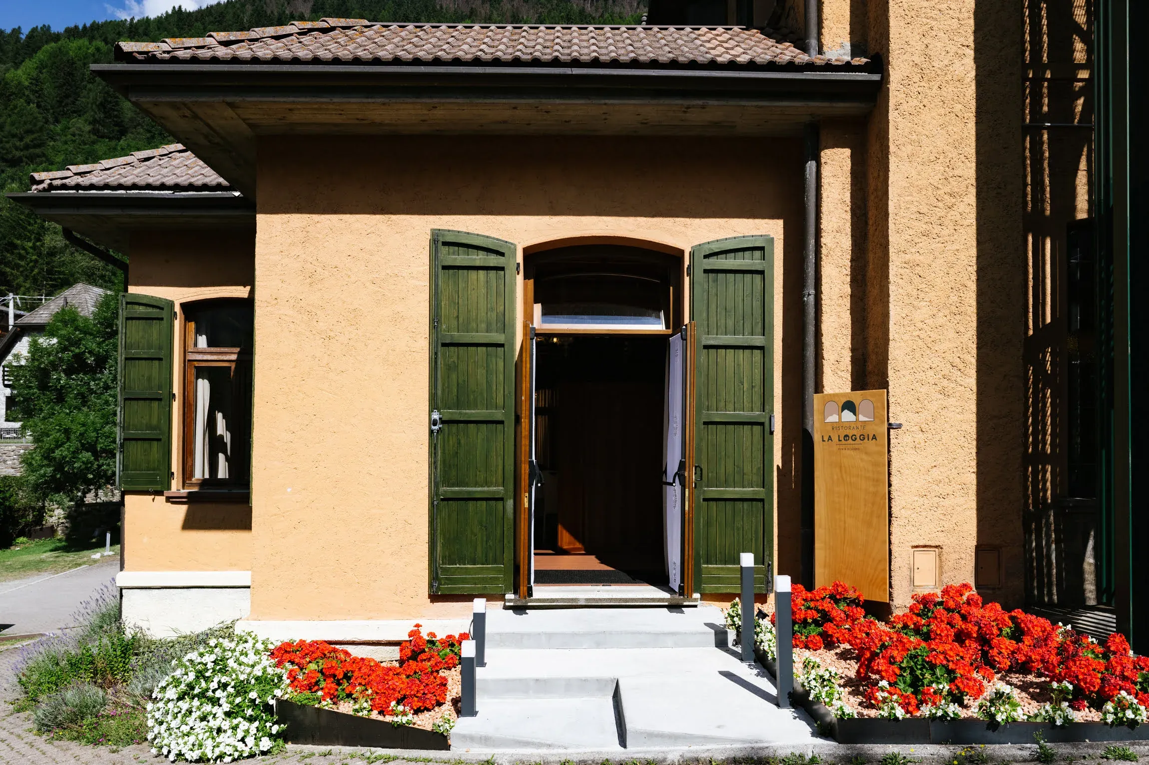 villa-luzzago-ponte-di-legno-entrata-oltrebrescia